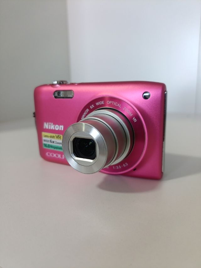Cámara Digital Nikon COOLPIX S3300 Rosa 16MP