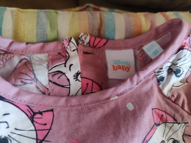 Vestido rosa con estampado de gatos