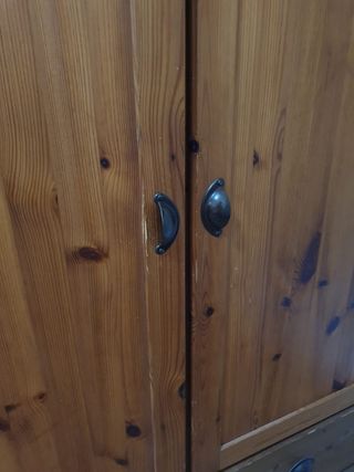 Mueble de madera Ikea con cajones