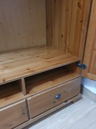 Mueble de madera Ikea con cajones
