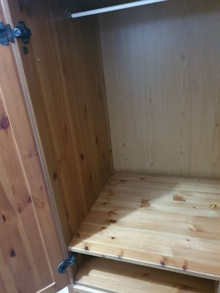 Mueble de madera Ikea con cajones