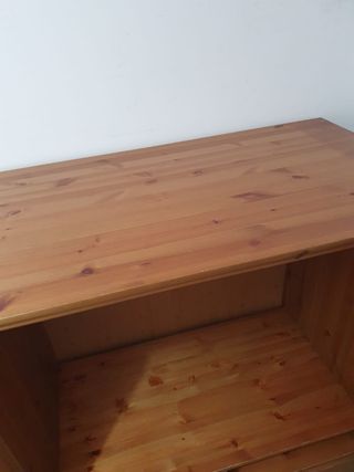 Mueble de madera Ikea con cajones
