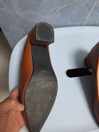 Zapatos de tacón marrones