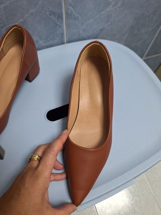 Zapatos de tacón marrones