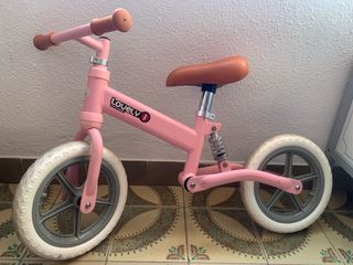 Bicicleta infantil rosa con amortiguación