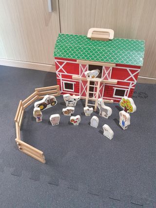 Granja de Madera con Figuras
