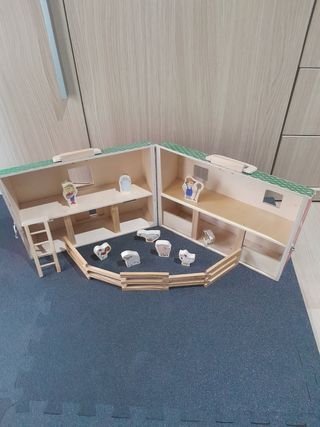 Granja de Madera con Figuras