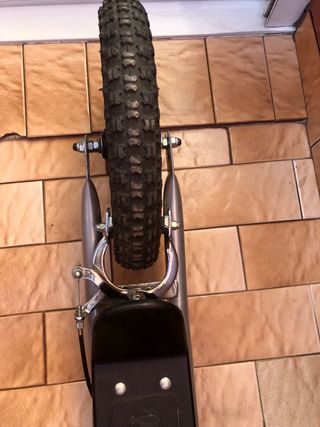 Patinete de ruedas grandes