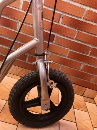 Patinete de ruedas grandes