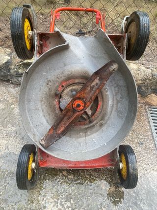 Cortacésped antiguo