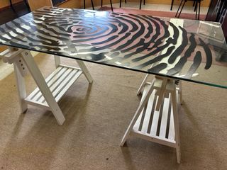 Mesa cristal con caballetes Ikea