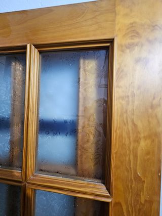 Puerta doble madera maciza con cristalera