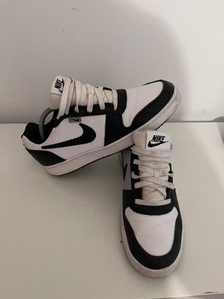 Zapatillas Nike Blancas y Negras