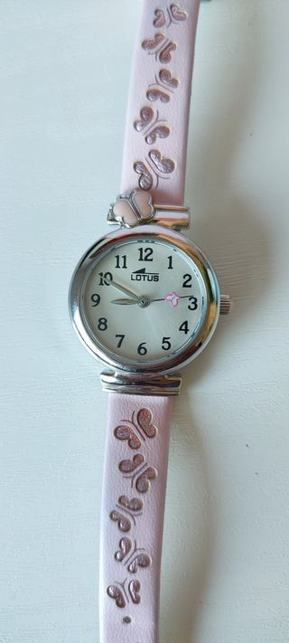 Reloj Lotus Mariposa Rosa y Plateado.