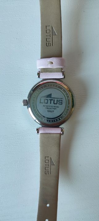 Reloj Lotus Mariposa Rosa y Plateado.
