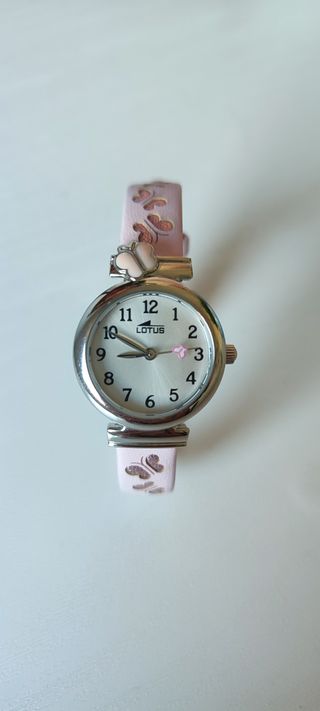 Reloj Lotus Mariposa Rosa y Plateado.
