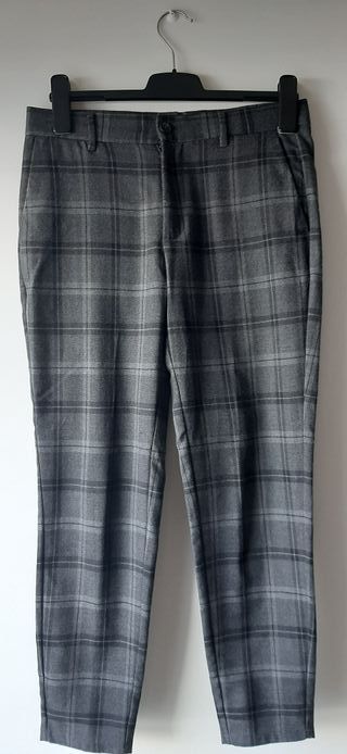 Pantalón juvenil corte Skinny gris