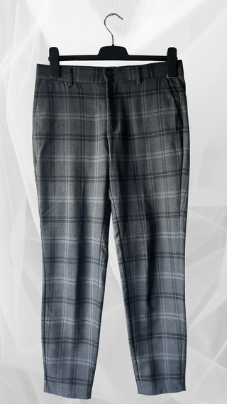 Pantalón juvenil corte Skinny gris