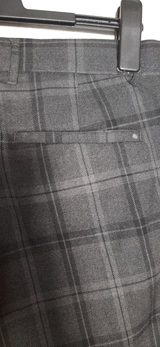 Pantalón juvenil corte Skinny gris