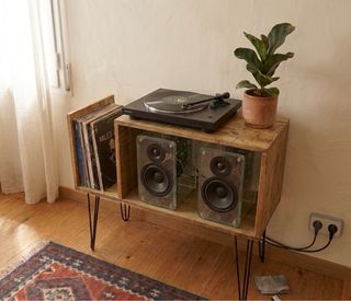 Mesa de tocadiscos artesanal – Estilo Mid Century