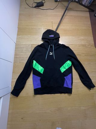 Sudadera Puma Negra con Detalles Verdes y Morados