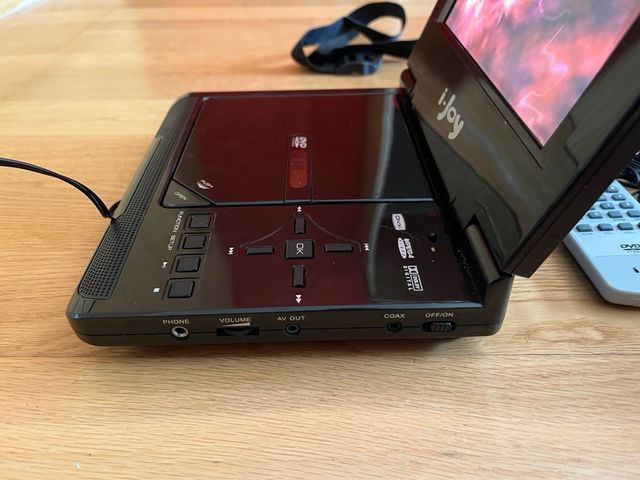 Pantalla DVD Portátil i-Joy 7 con Accesorios