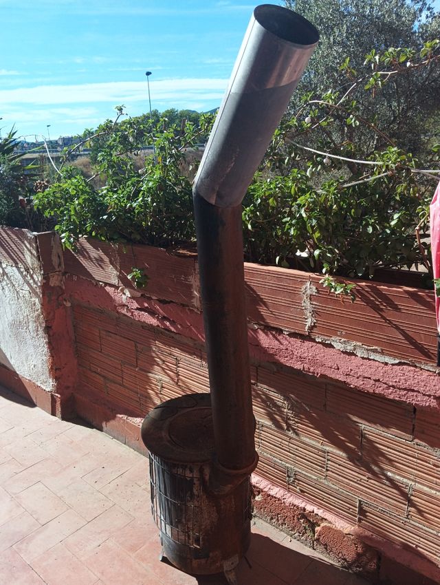 Estufa de leña rústica