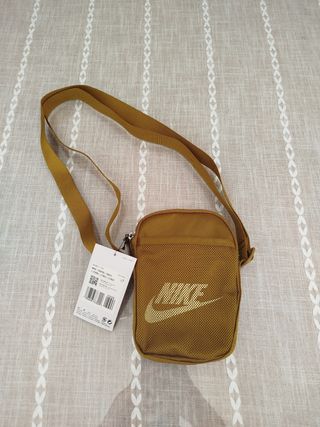 Riñonera Nike dorada