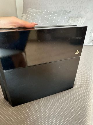 PlayStation 4 (PS4) Nera