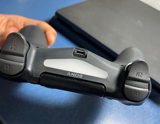 PS4 Slim 1TB + Mando Original