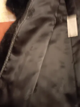 Abrigo tipo visón negro.