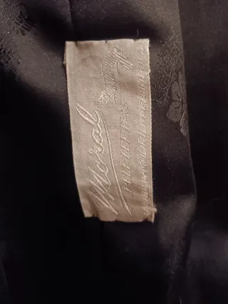 Abrigo tipo visón negro.