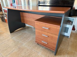 Escritorio madera con 3 cajones
