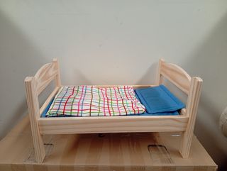 Cuna de madera para muñecas