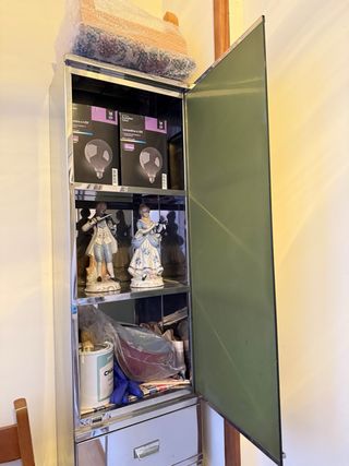 Mueble espejo y metal