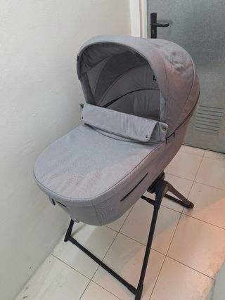 Cuco de bebé con patas desmontables y saco