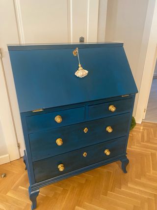 Escritorio bureau antiguo azul con detalles dorado