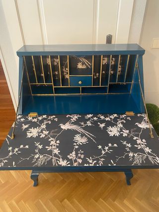 Escritorio bureau antiguo azul con detalles dorado