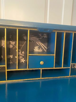 Escritorio bureau antiguo azul con detalles dorado