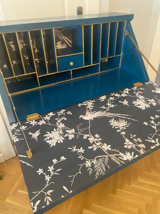 Escritorio bureau antiguo azul con detalles dorado