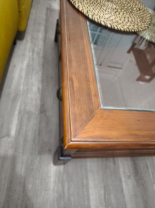 Mesa de centro de madera y cristal moderna