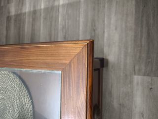 Mesa de centro de madera y cristal moderna