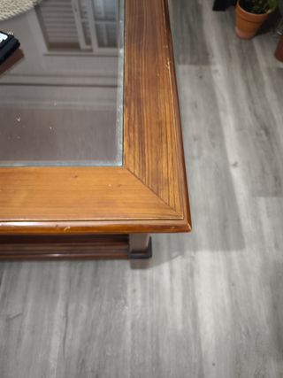 Mesa de centro de madera y cristal moderna