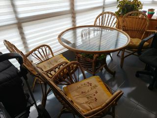 Mesa y 4 sillas de bambú vintage