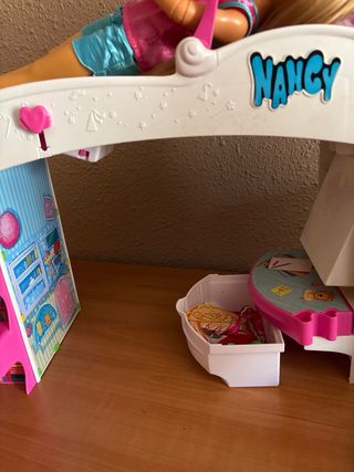 Dormitorio Nancy con mascota y accesorios