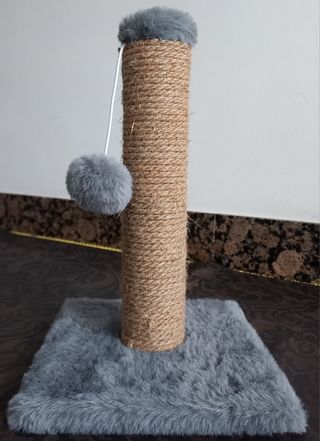 Rascador para gatos con bola