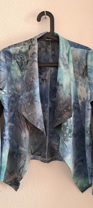 Americana con estampado tie-dye