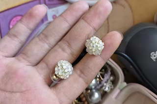 Pendientes botón racimo flores oro blanco