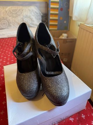 Zapatos de tacón Catwalk negros y plateados