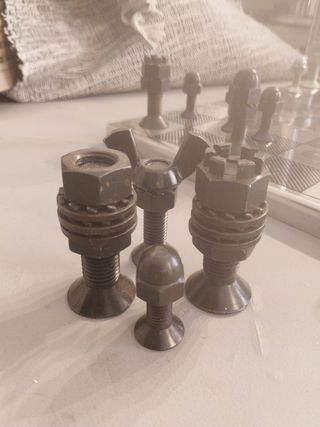 Scacchiera e scacchi pezzi unici